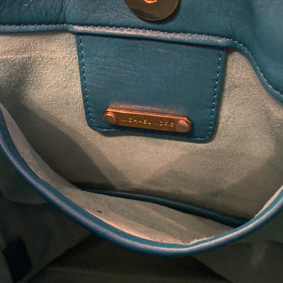 Michael Kors tote snake leather outside & suede inside. - Picture 5 of 5